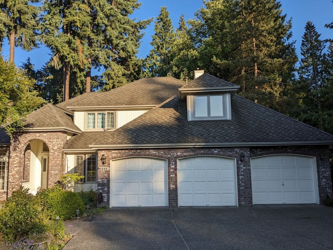 Primary Photo - Beautiful 4 bedroom 2.5 bath Burnstead in ...