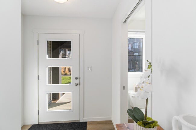 Photo du bâtiment - 1203 163 St SW