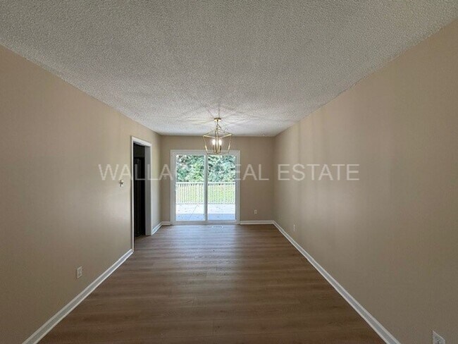 Foto del edificio - UPDATED 4 BEDROOM IN CRESTWOOD HILLS IN W. KNOXVILLE