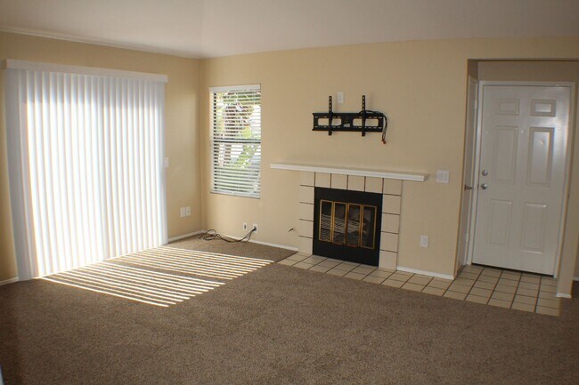 Foto del edificio - Spacious 2BR/2BA San Diego Condo Featuring...