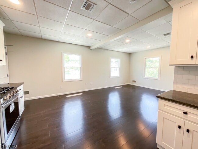 Building Photo - 15 Church St