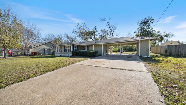 Building Photo - 403 Prairieville St