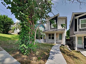 Building Photo - 1704B Simpkins St