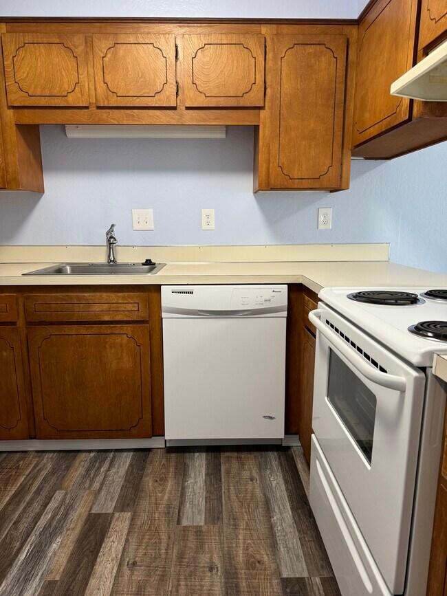 Kitchen - 191 47th Ave SE