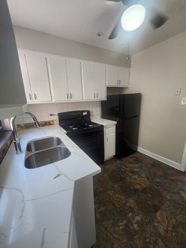 Foto del edificio - 7365 N Winchester Ave