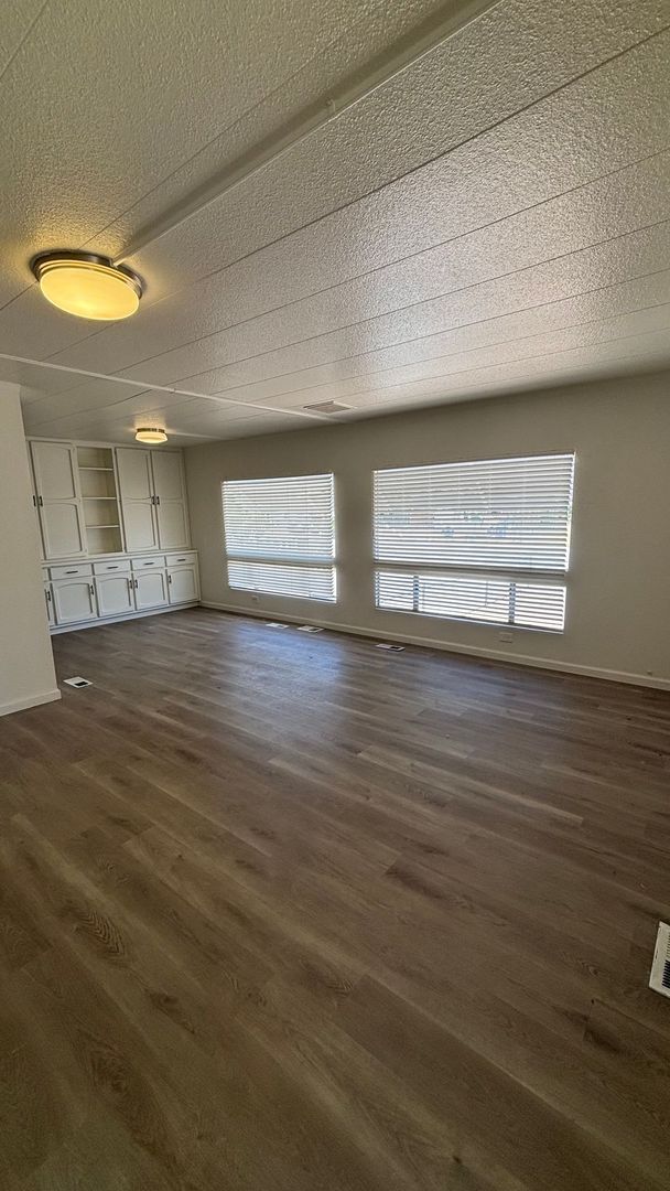 Foto del edificio - Updated 3 bedroom, 2 bathroom mobile!
