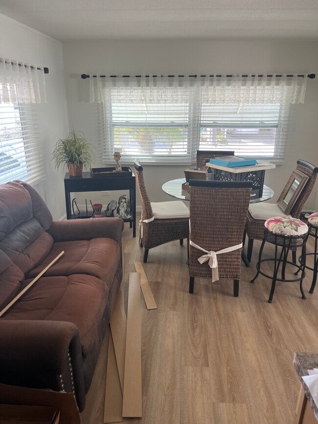 Foto del edificio - 4841 92nd St N