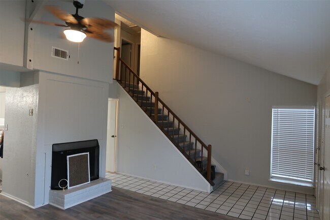 Foto del edificio - 15326 McConn St