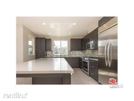 Foto principal - 12895 Runway Rd