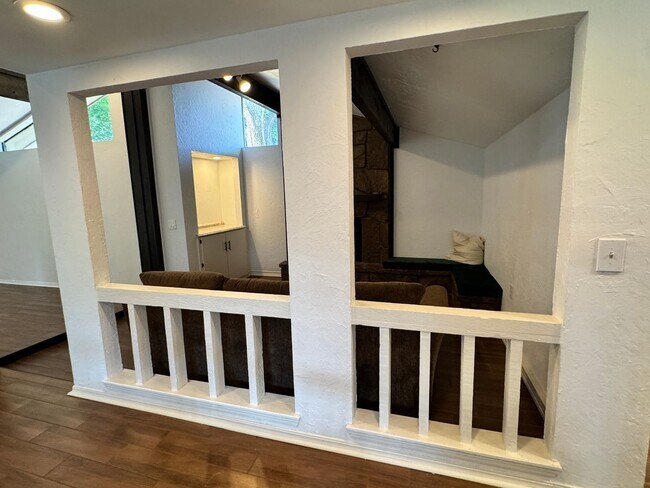 Foto del edificio - Charming and spacious with thoughtful updates! This 3 bed 2 bath feels new and trendy, schedule y...