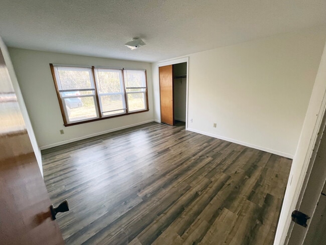 Building Photo - 815 Broad St