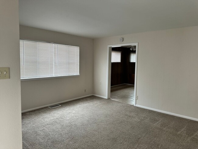 Building Photo - 409 Garcia St NE