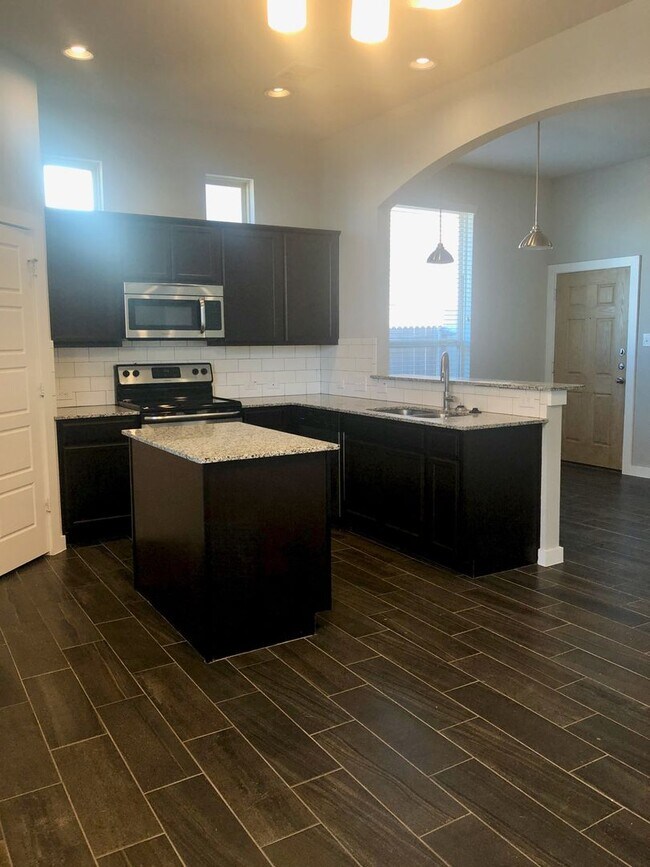 Foto del edificio - LUXURY 2 STORY DUPLEX LOCATED IN MIDLOTHIAN, TEXAS!