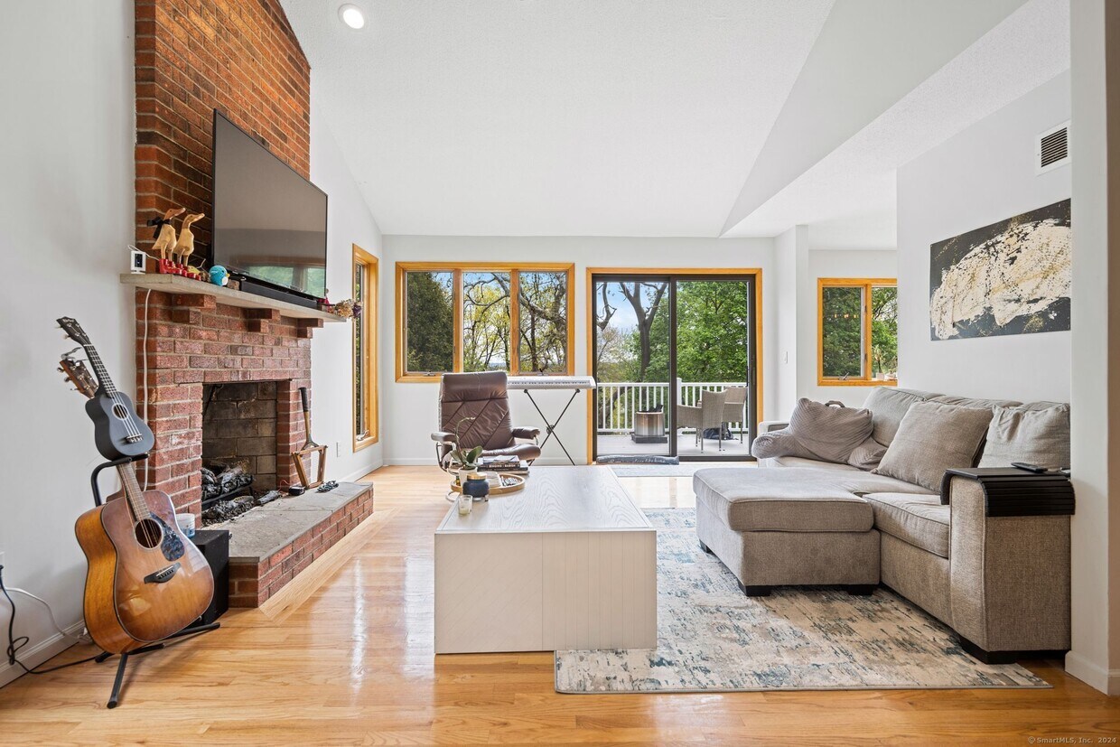 Primary Photo - 39 Brightwood Ln