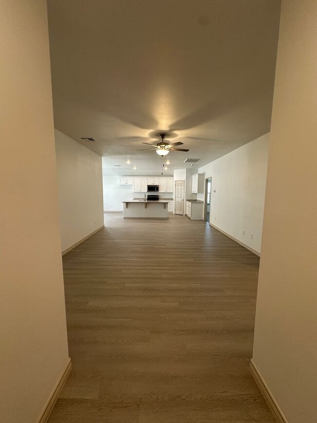 Building Photo - Fresh, Modern, and Move-In Ready!