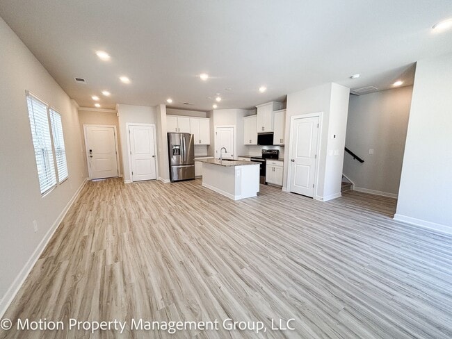 Foto del edificio - 5041 Kellaher Pl