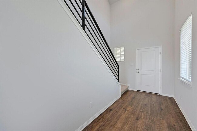 Building Photo - 123 Goosewinged Dr