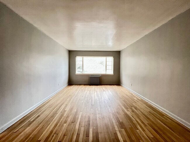 Building Photo - 716 Sanford Ave