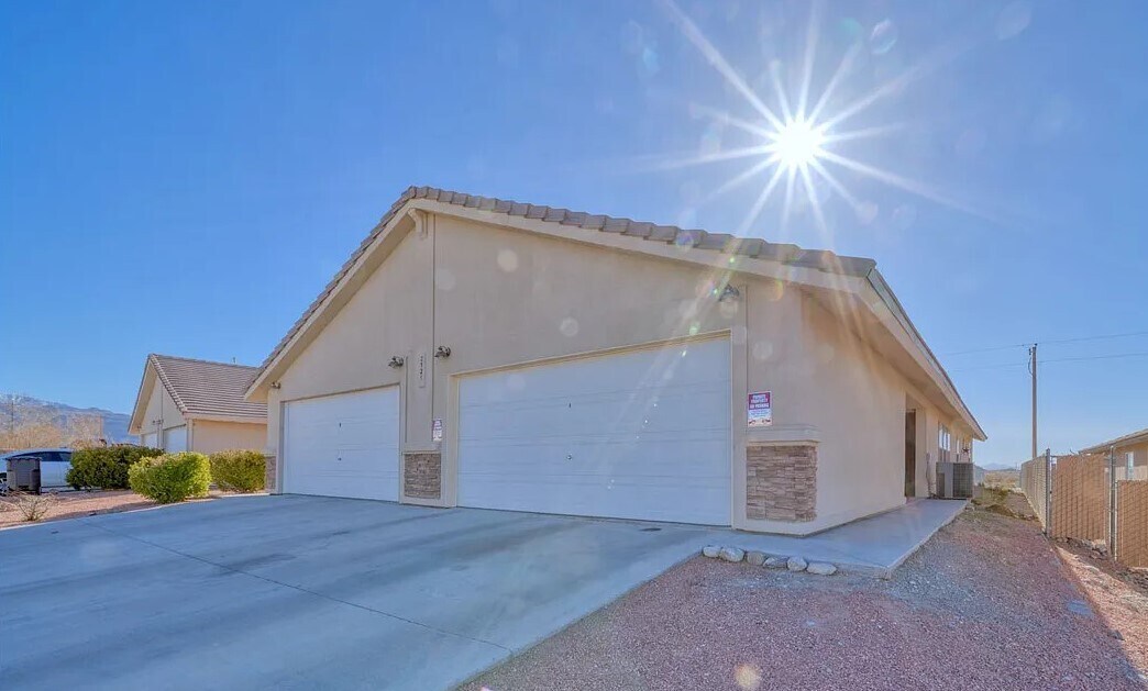 Primary Photo - 2521 E Ambush St