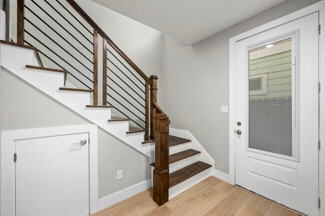 Foto del edificio - 2310 Detering St