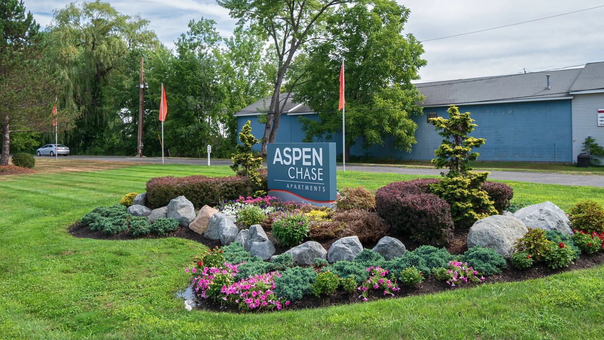 Discover your ideal apartment in the vibrant college town, just minutes from UMASS Amherst. We offer 1, 2, and 3-bedroom homes in a welcoming oasis. - Aspen Chase