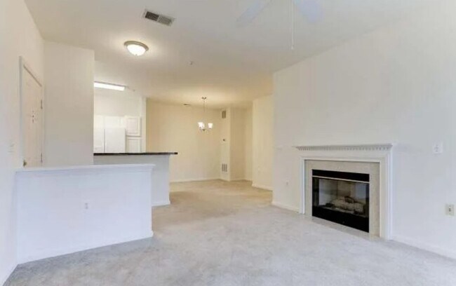 Building Photo - 4144 Fountainside Ln