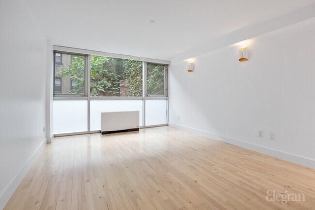 Building Photo - 420 W 25th St