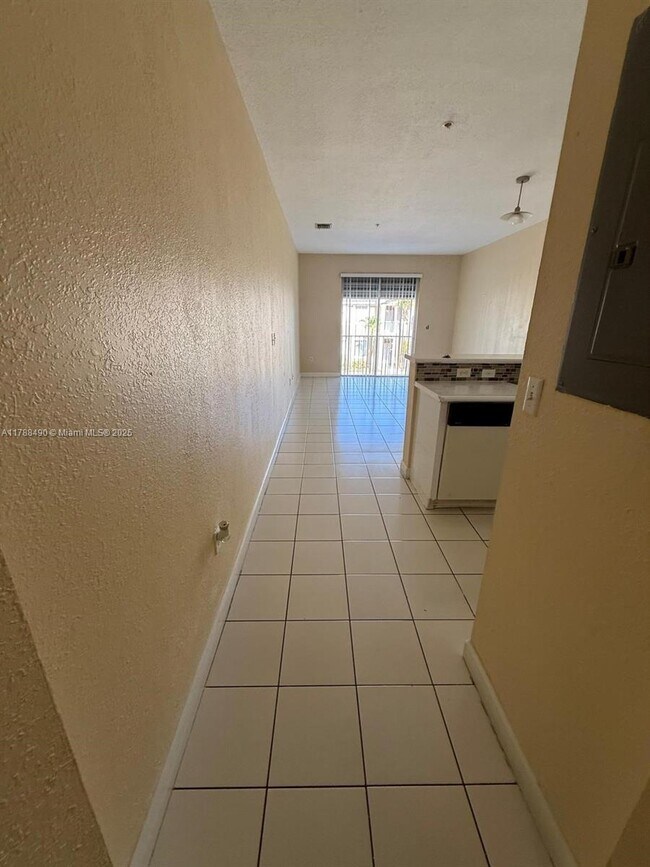 Foto del edificio - 7100 NW 177th St