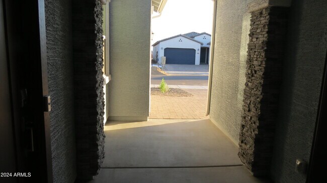Foto del edificio - 7710 W Jackrabbit Ln