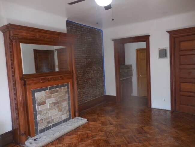 Living Area - 406 Sterling Plz