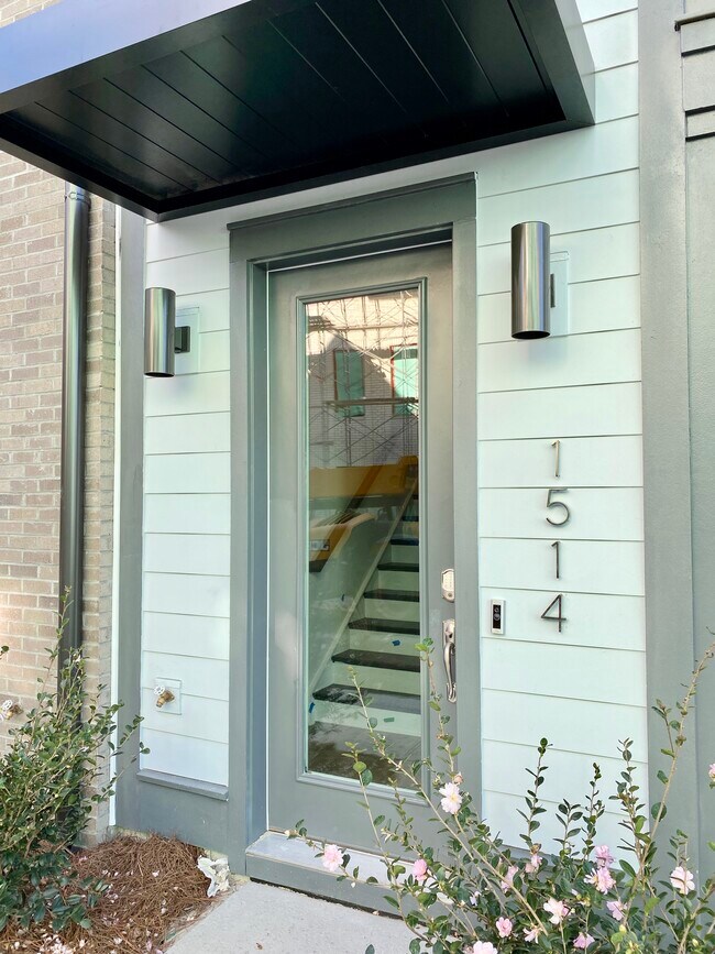 Foto del edificio - Brand New Townhome in Mount Pleasant