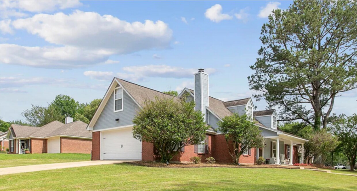Primary Photo - Stunning Show Stopper in Madison - This 5 ...