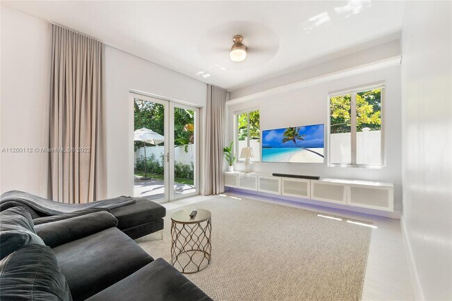 Foto del edificio - 3561 Charles Ave