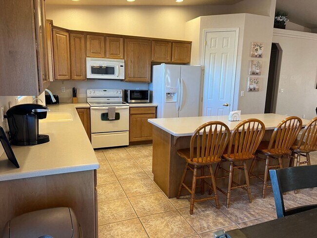 Foto del edificio - 3 Bedroom - 3 Bath Furnished Home