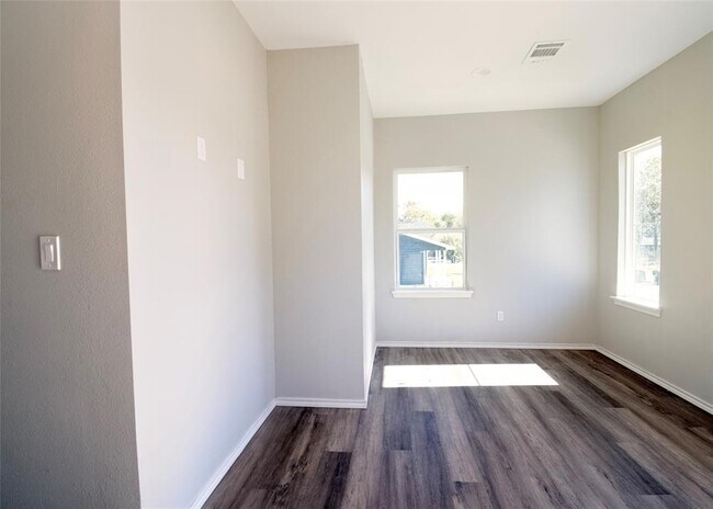 Foto del edificio - 4817 Wylie St