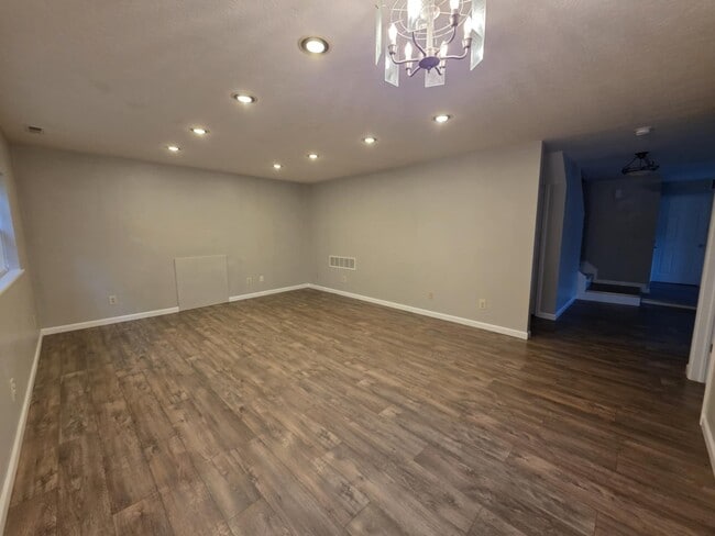 Building Photo - 156 W Cherokee Dr