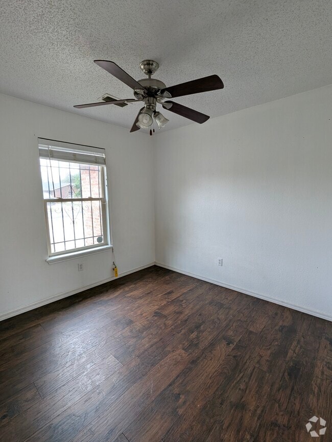 Building Photo - 2216 2nd Pl