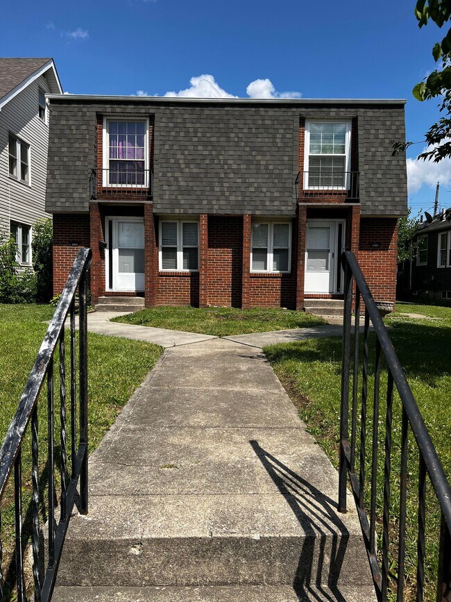 Building Photo - 668 S Hague Ave