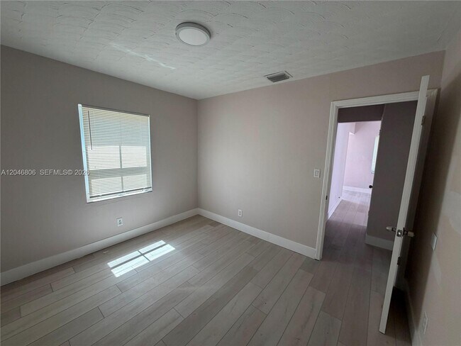 Building Photo - 2214 N 25th Ave