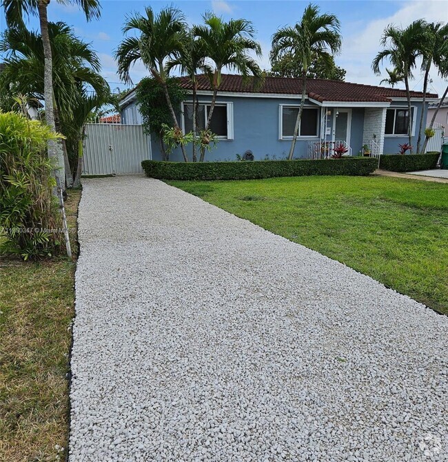 Building Photo - 6860 SW 27th St