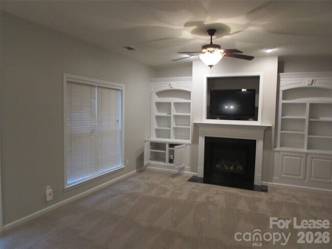Building Photo - 127 Tilton Dr
