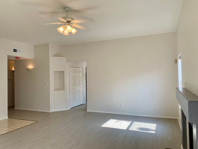 Foto del edificio - Lovely 3 Bedroom, 2 Bath In The NW!