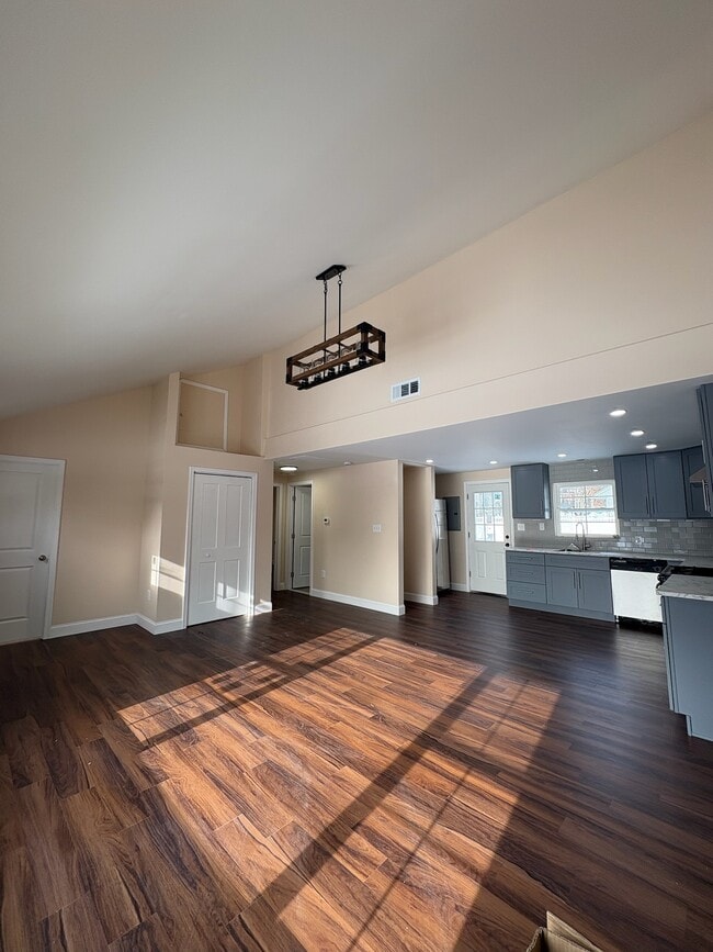 Building Photo - 516 Delaware Ave