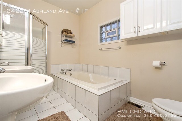 Foto del edificio - 2422 N Ashland Ave
