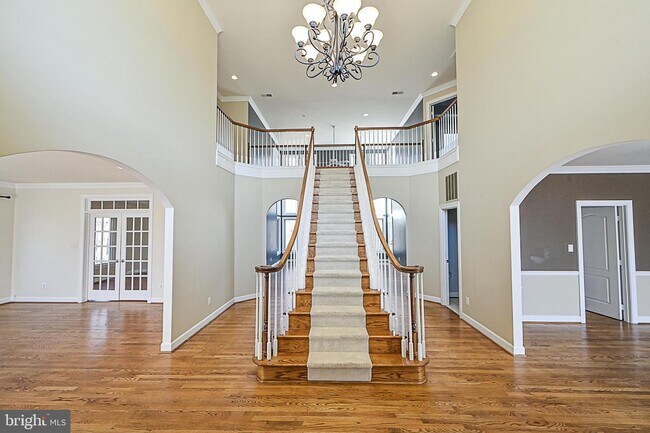 Building Photo - 12014 Creekbend Dr