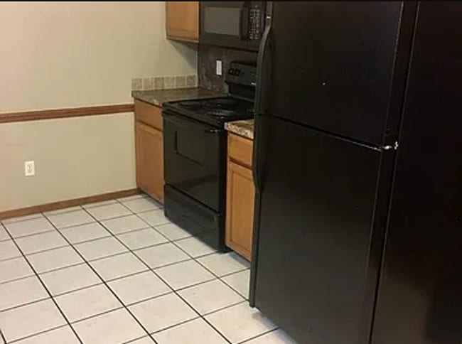 Building Photo - N Willow Dr Duplex