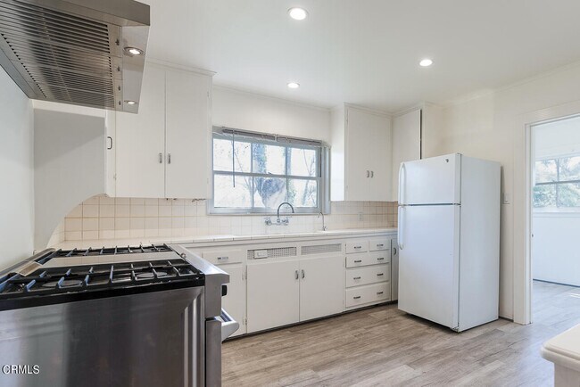 Building Photo - 5319 Rockview Terrace