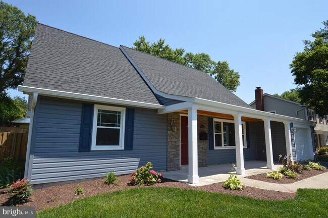 Foto del edificio - 12328 Chalford Ln