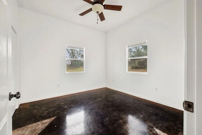 Foto del edificio - 216- 230 COUNTY ROAD 122