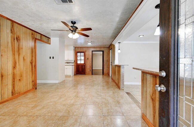 Building Photo - 11787 Stonehedge Dr